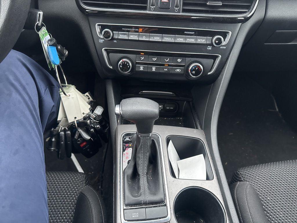 Used 2019 Snow White Pearl Kia LX image 12