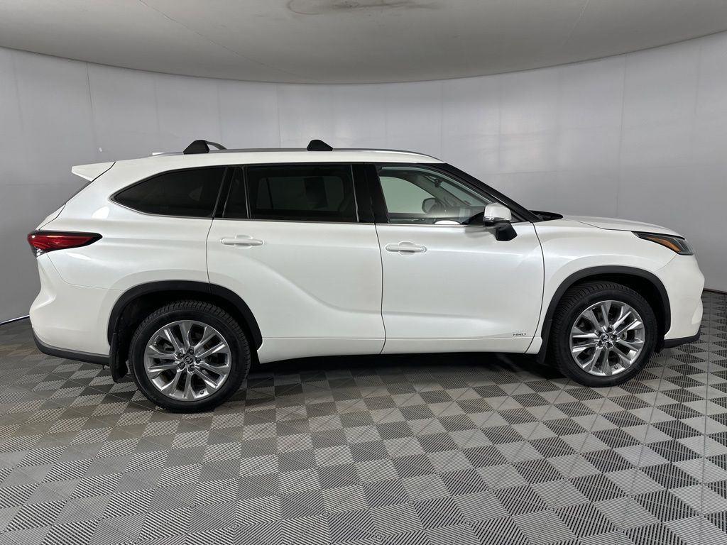 Used 2023 Pearl Toyota Limited image 10