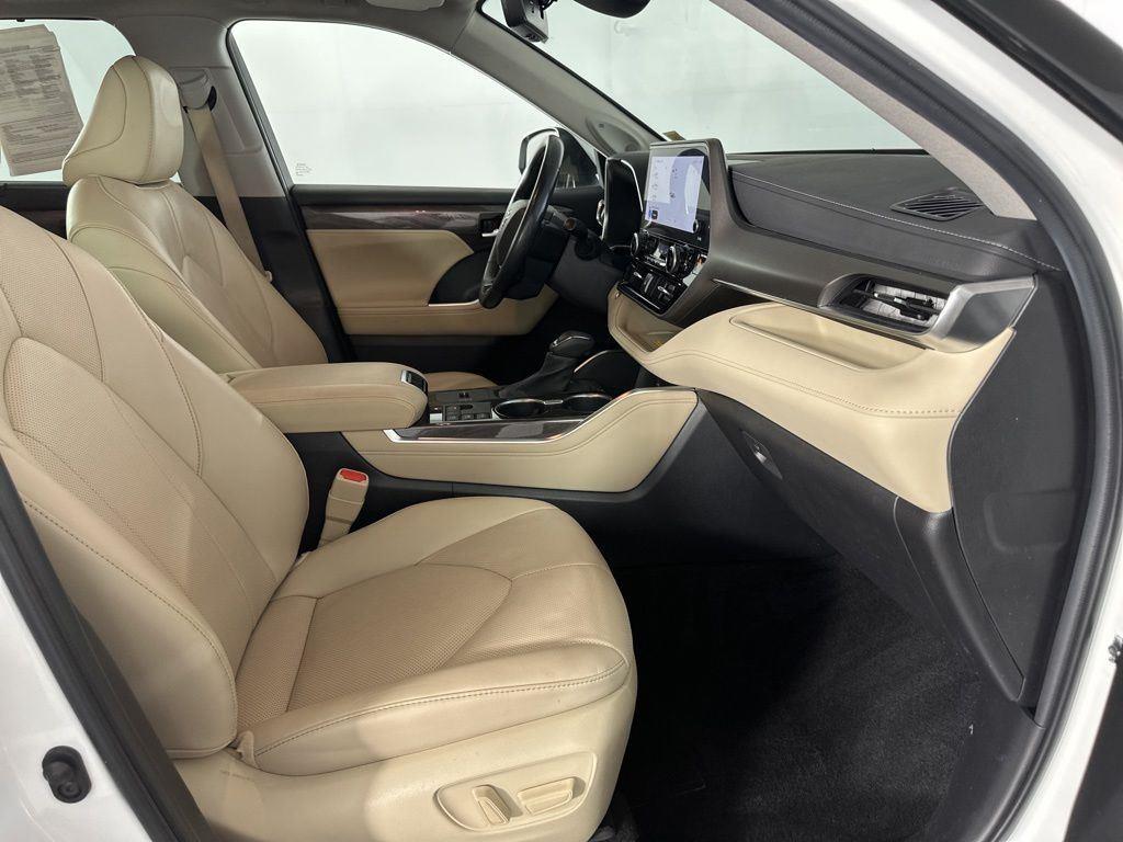 Used 2023 Pearl Toyota Limited image 30