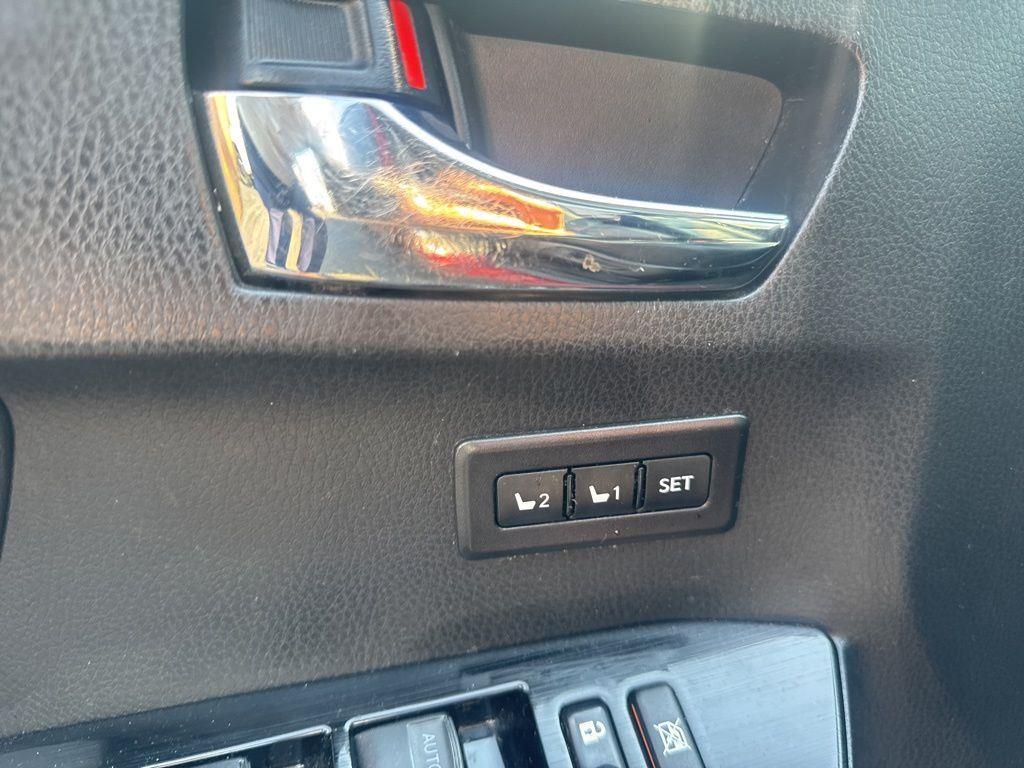 Used 2018 Pearl Toyota Limited image 10