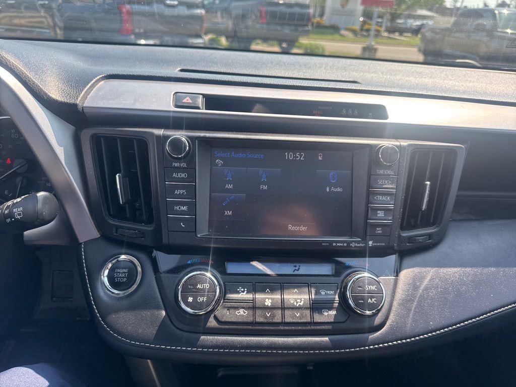 Used 2018 Pearl Toyota Limited image 12