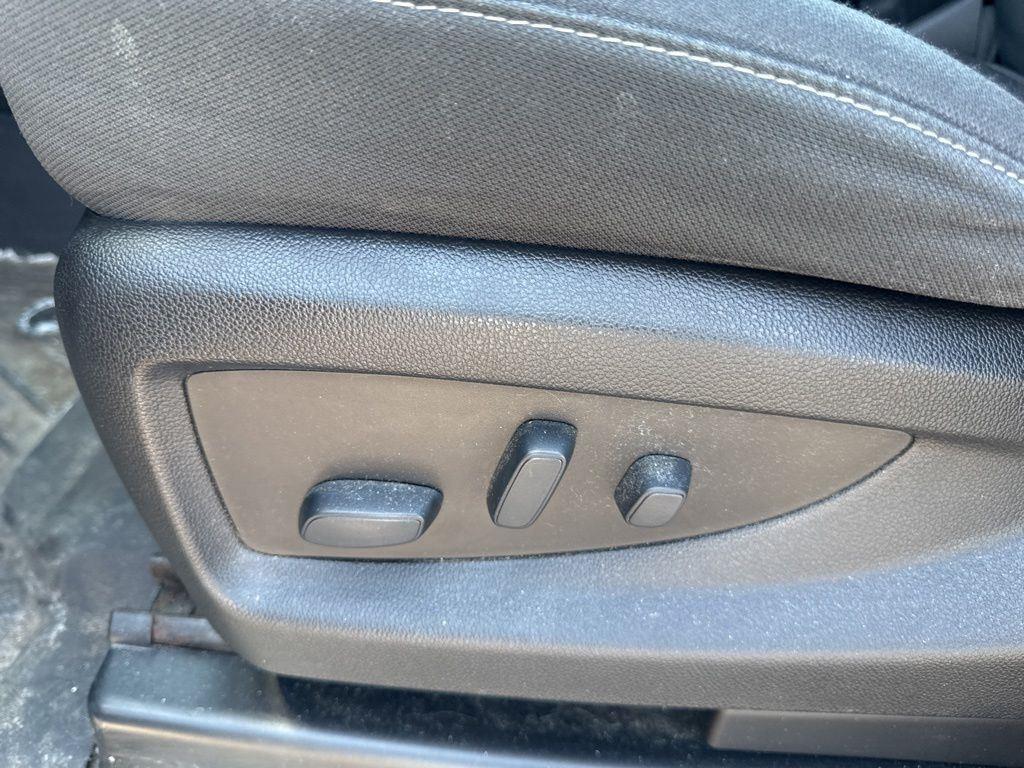 Used 2018 Silver Ice Metallic Chevrolet LT image 9