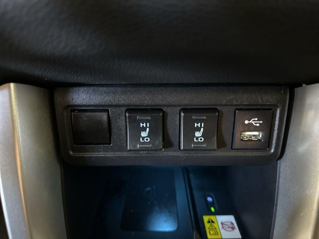 Certified Used 2022 Silver Toyota XLE image 19