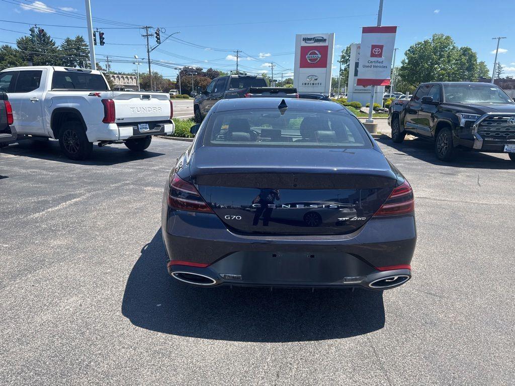 Used 2023 Capri Blue Genesis 3.3T image 7