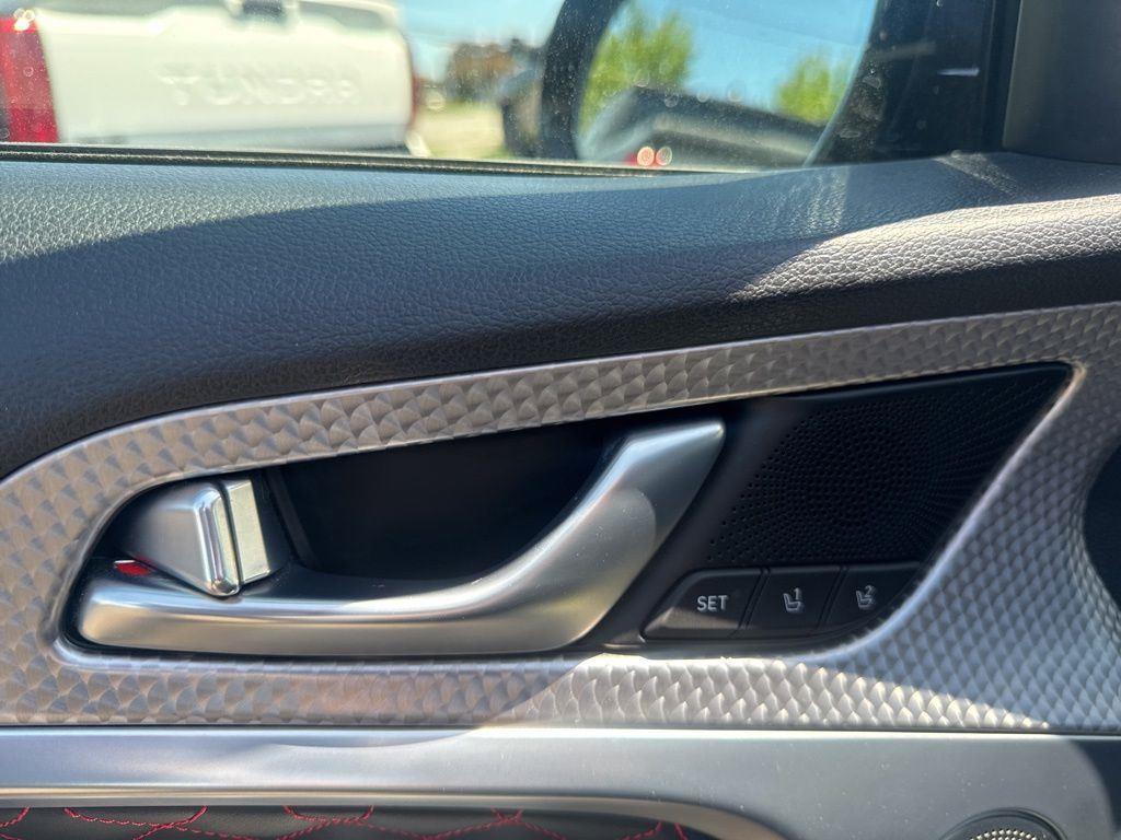 Used 2023 Capri Blue Genesis 3.3T image 10