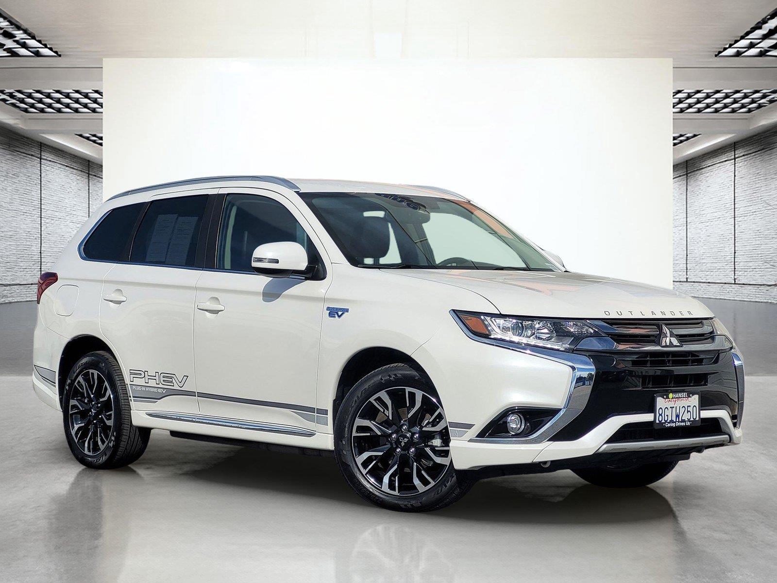 Diamond White Pearl 2018 Mitsubishi Outlander Hybrid Plug-in SUV / Crossover All-Wheel Drive Automatic