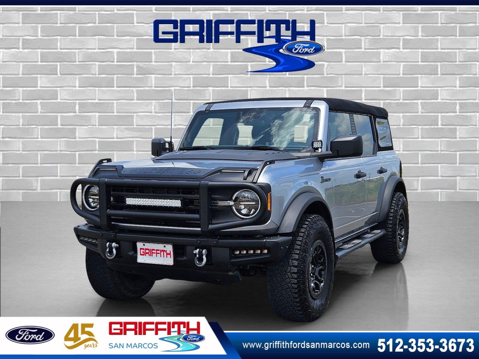 Iconic Silver Metallic 2023 Ford Bronco SUV / Crossover Four-Wheel Drive 7-Speed Manual