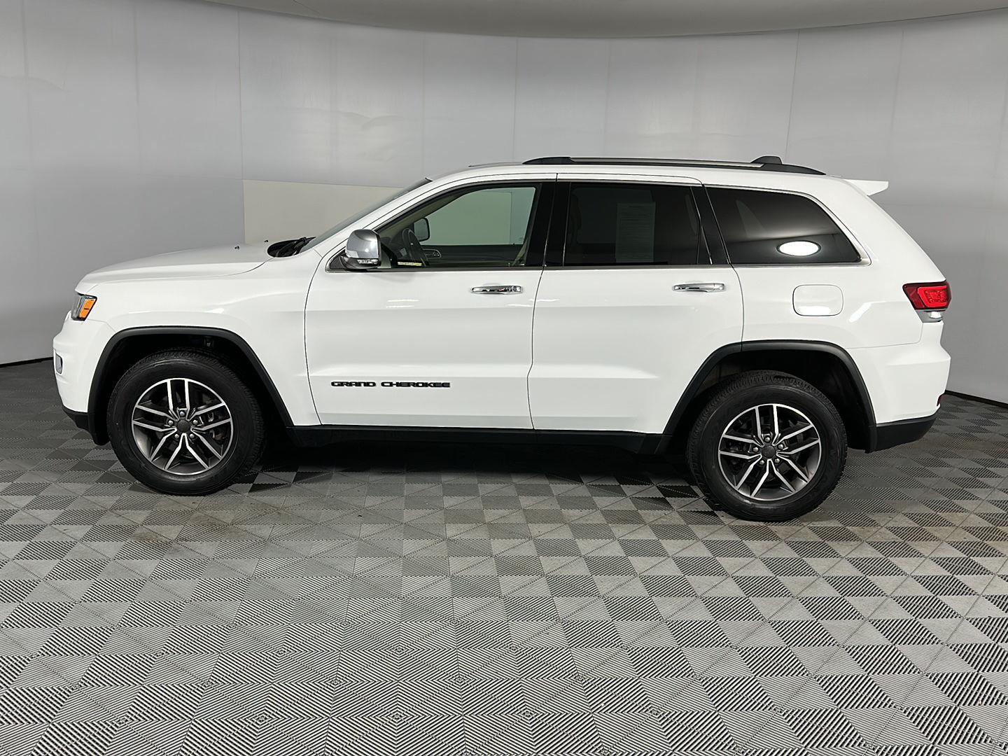 Used 2021 Bright White Clearcoat Jeep Limited image 13