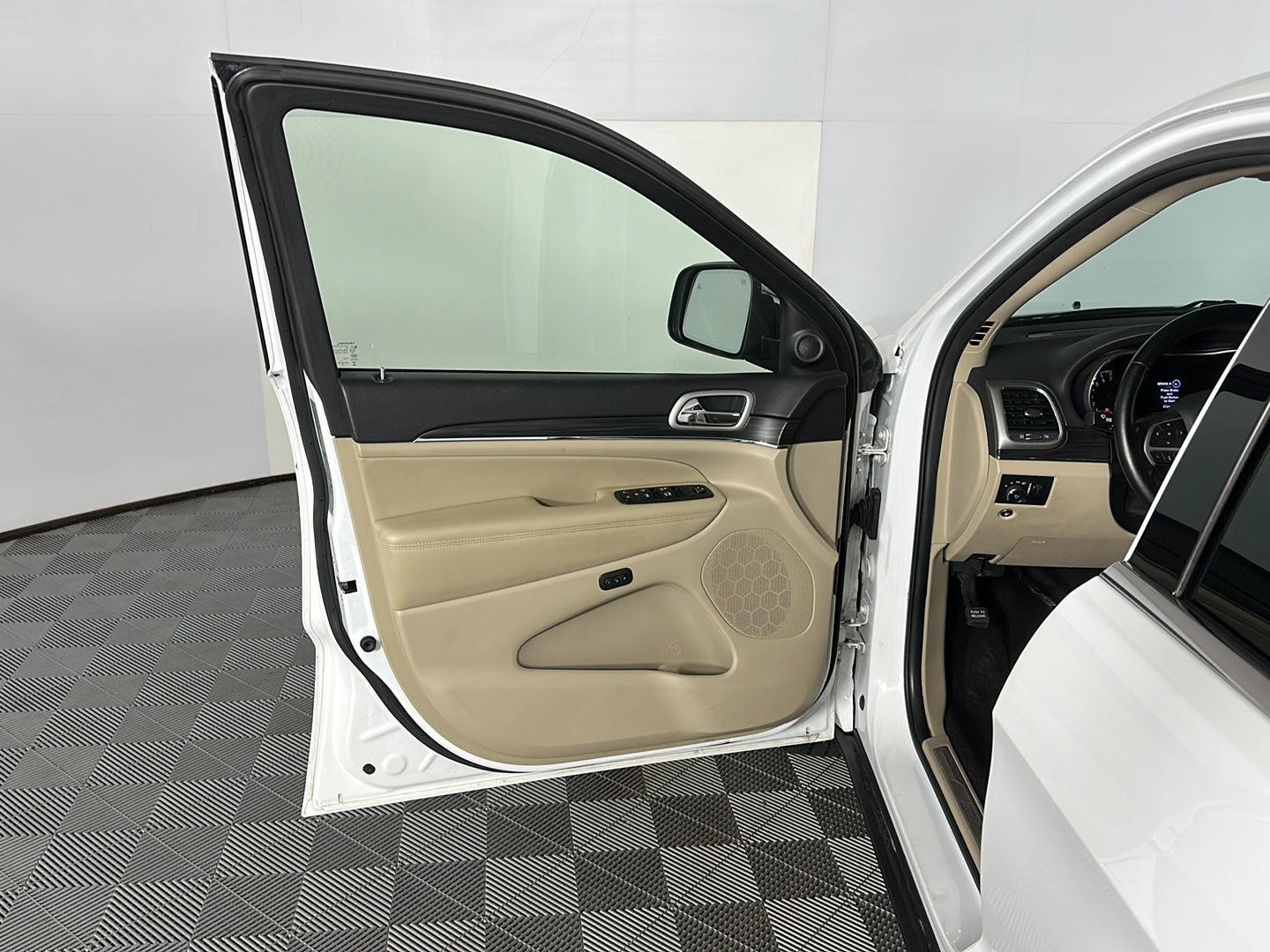 Used 2021 Bright White Clearcoat Jeep Limited image 18