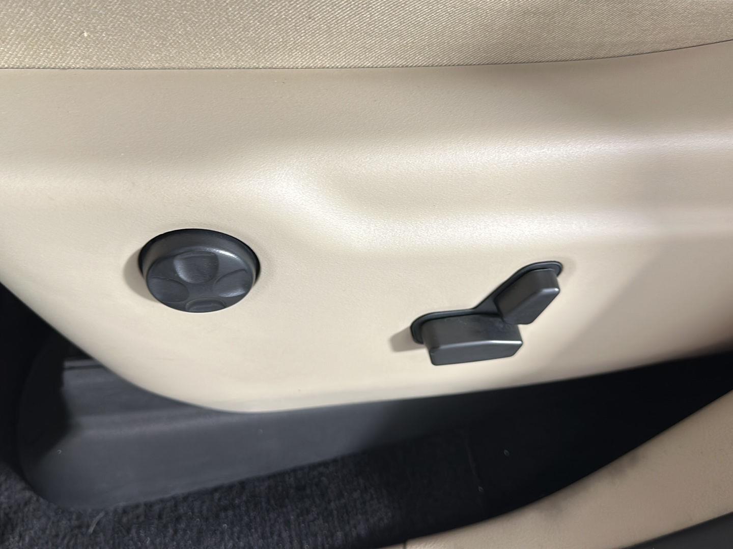 Used 2021 Bright White Clearcoat Jeep Limited image 21