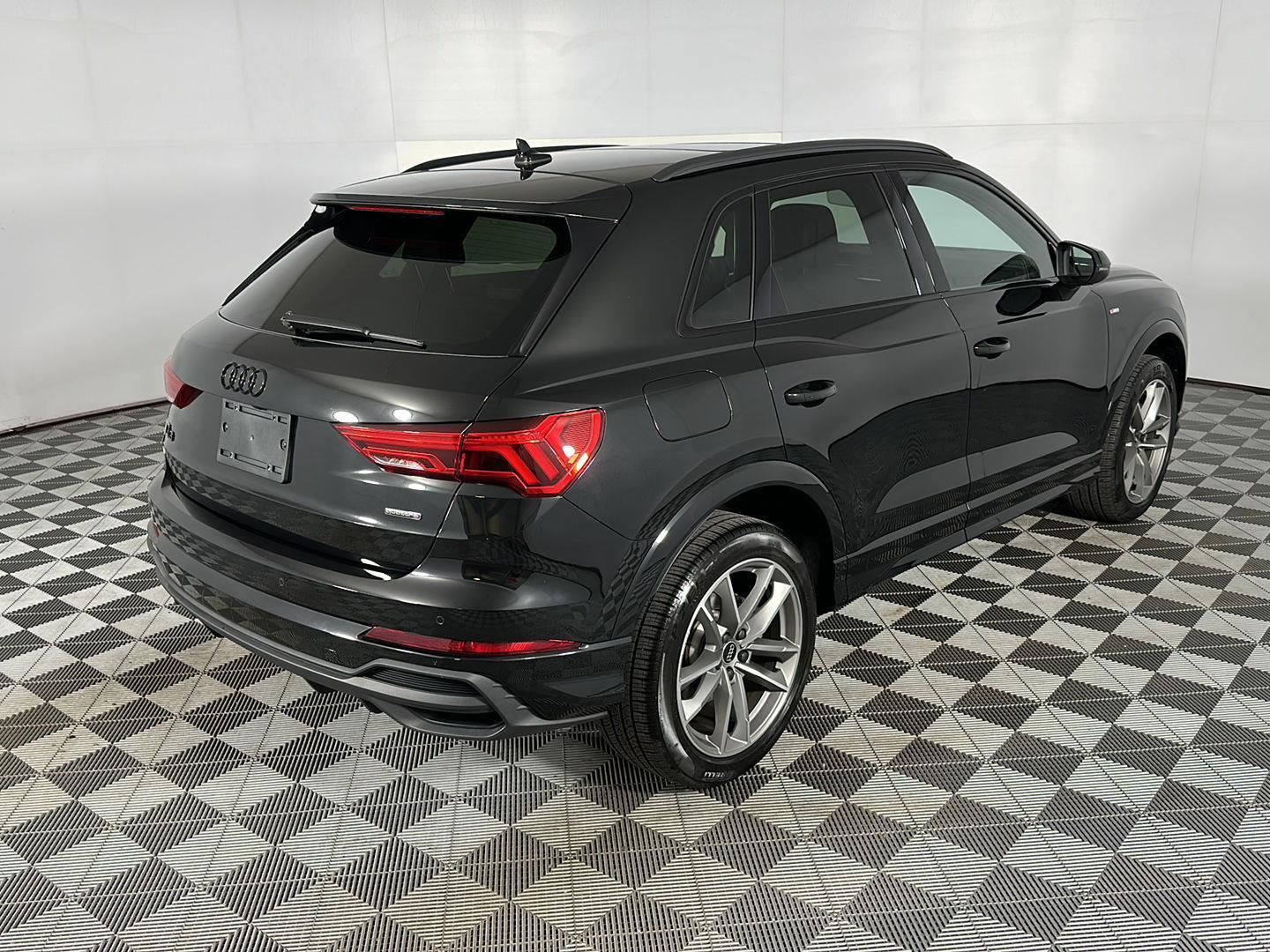 New 2025 Mythos Black Metallic Audi S line Premium image 8