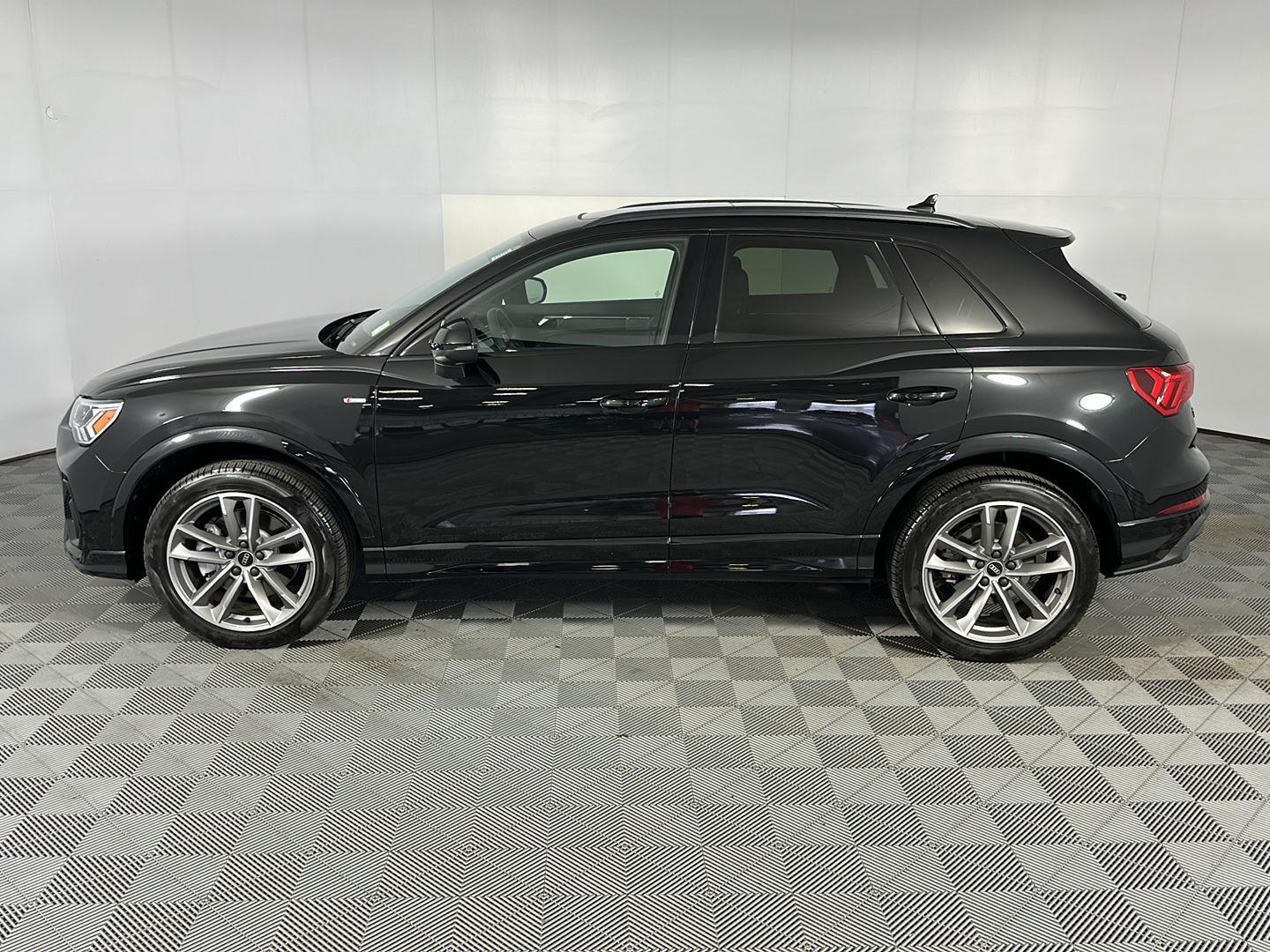 New 2025 Mythos Black Metallic Audi S line Premium image 13