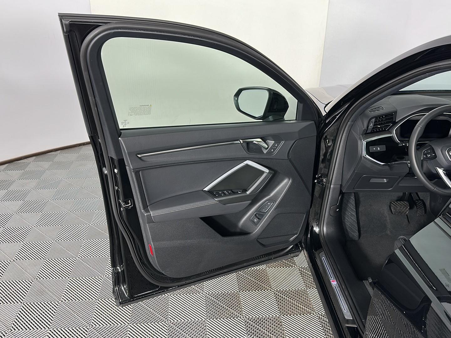 New 2025 Mythos Black Metallic Audi S line Premium image 18