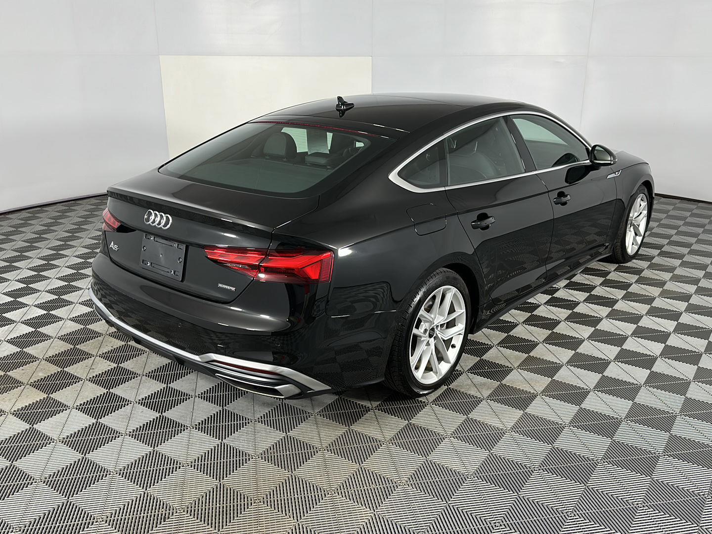 Used 2023 Mythos Black Metallic Audi S line Premium image 8
