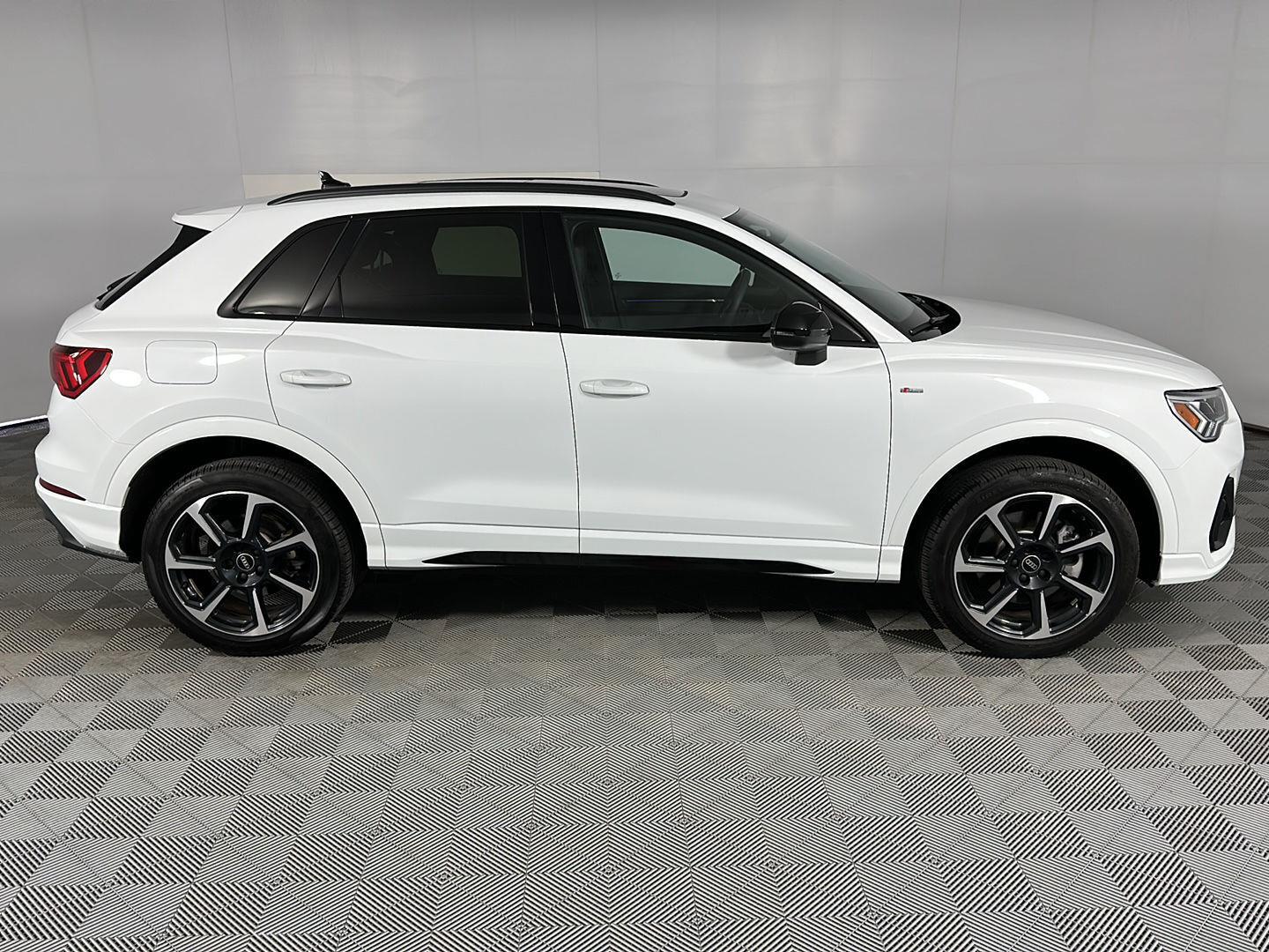 Used 2025  Audi S line Premium Plus image 4