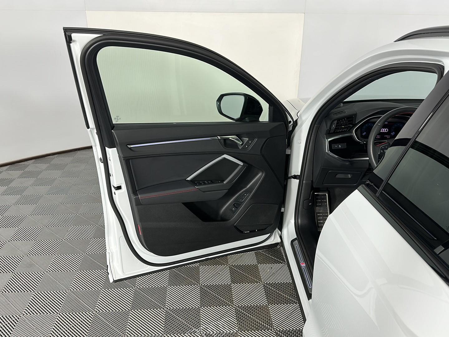 Used 2025  Audi S line Premium Plus image 18