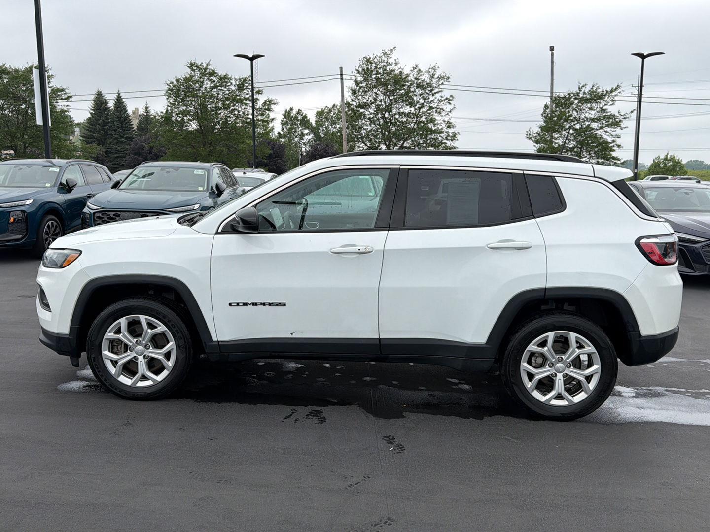 Used 2024 Bright White Clearcoat Jeep Latitude image 2