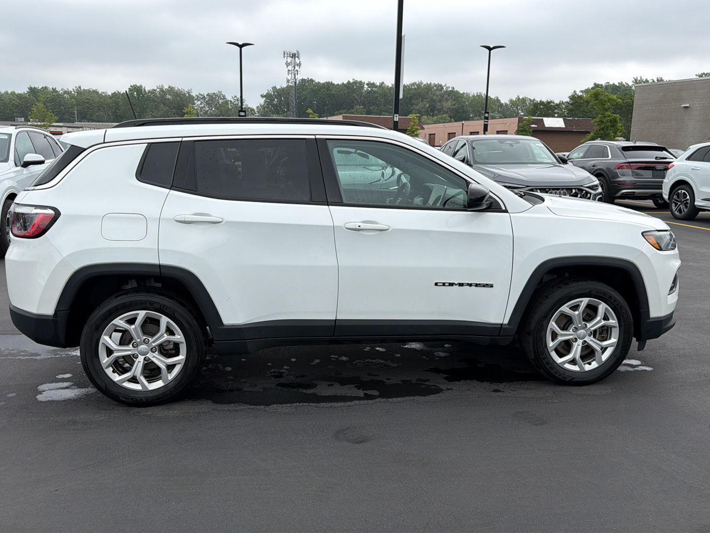 Used 2024 Bright White Clearcoat Jeep Latitude image 6