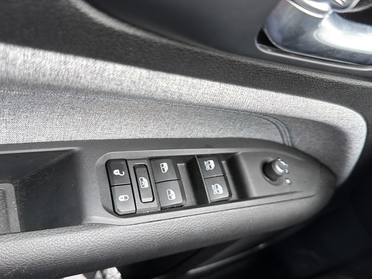 Used 2024 Bright White Clearcoat Jeep Latitude image 16