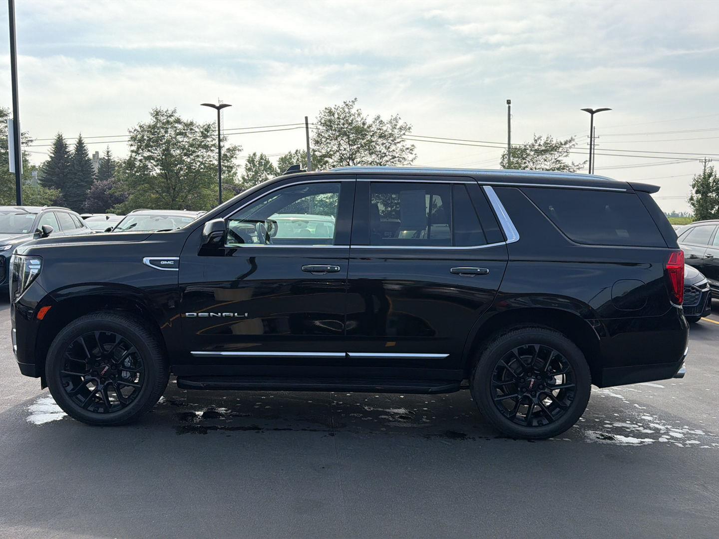 Used 2022 Onyx Black GMC Denali image 2