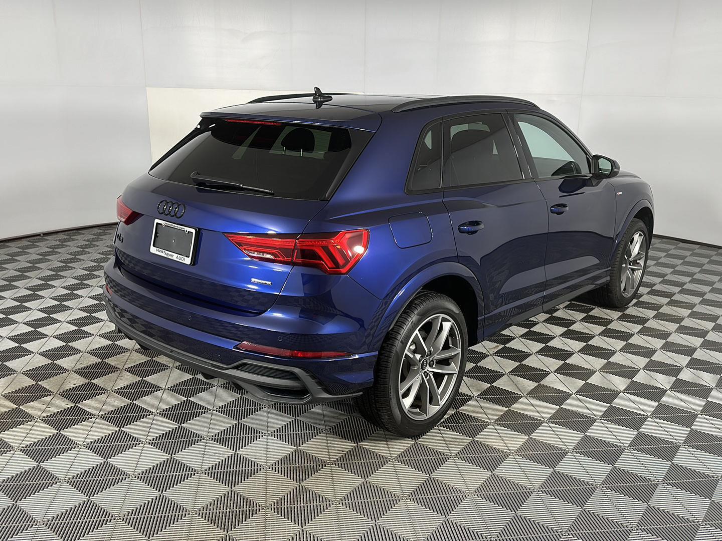 New 2025 Navarra Blue Metallic Audi S line Premium image 8
