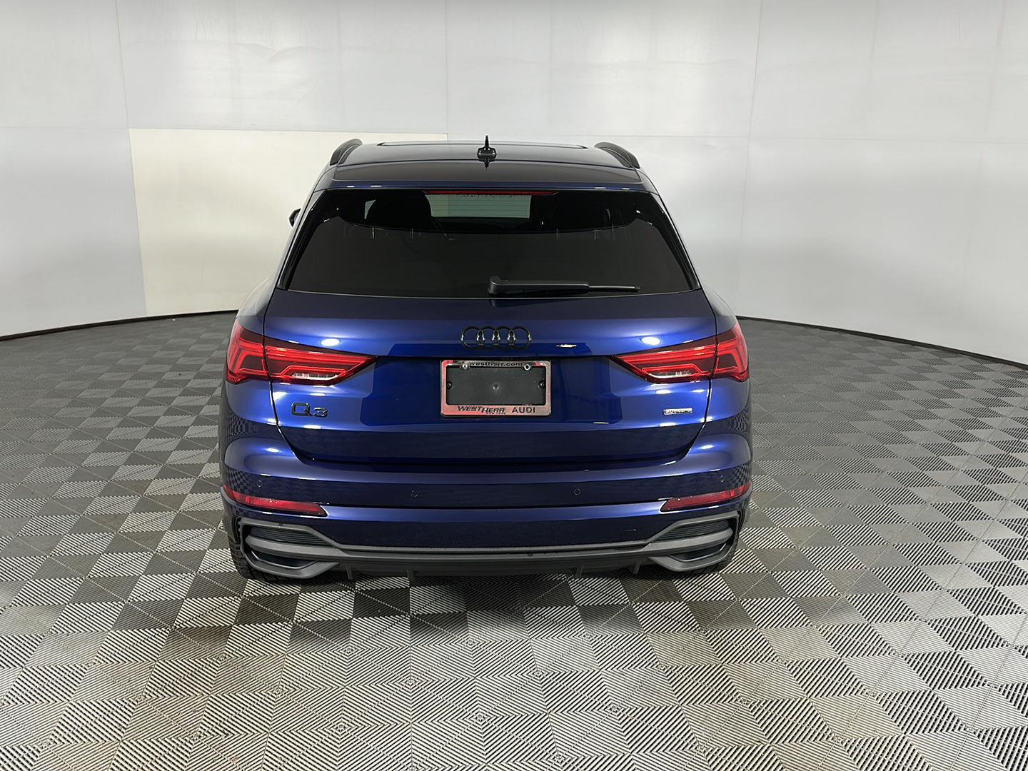 New 2025 Navarra Blue Metallic Audi S line Premium image 9