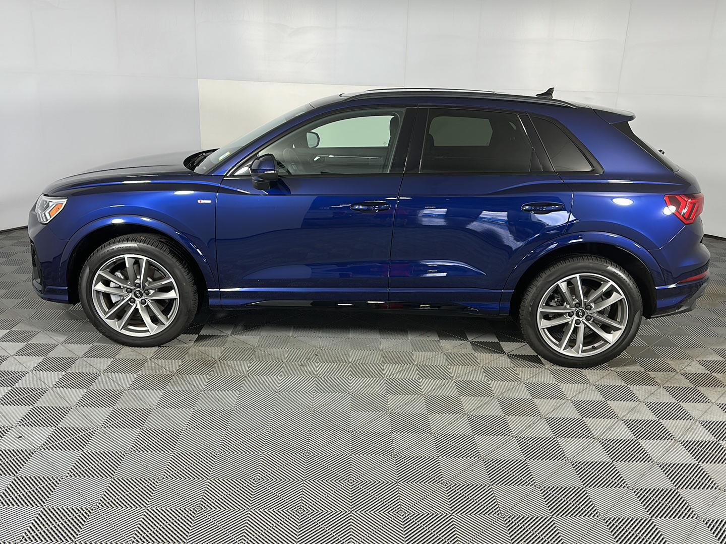 New 2025 Navarra Blue Metallic Audi S line Premium image 12