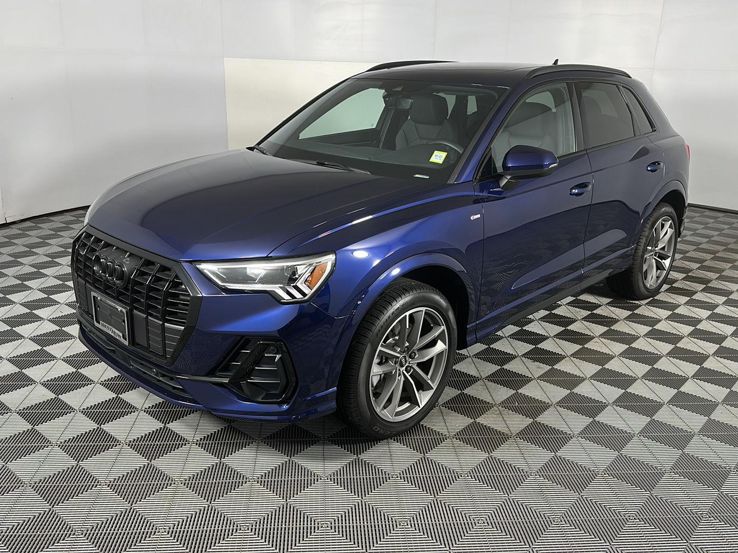 New 2025 Navarra Blue Metallic Audi S line Premium image 13