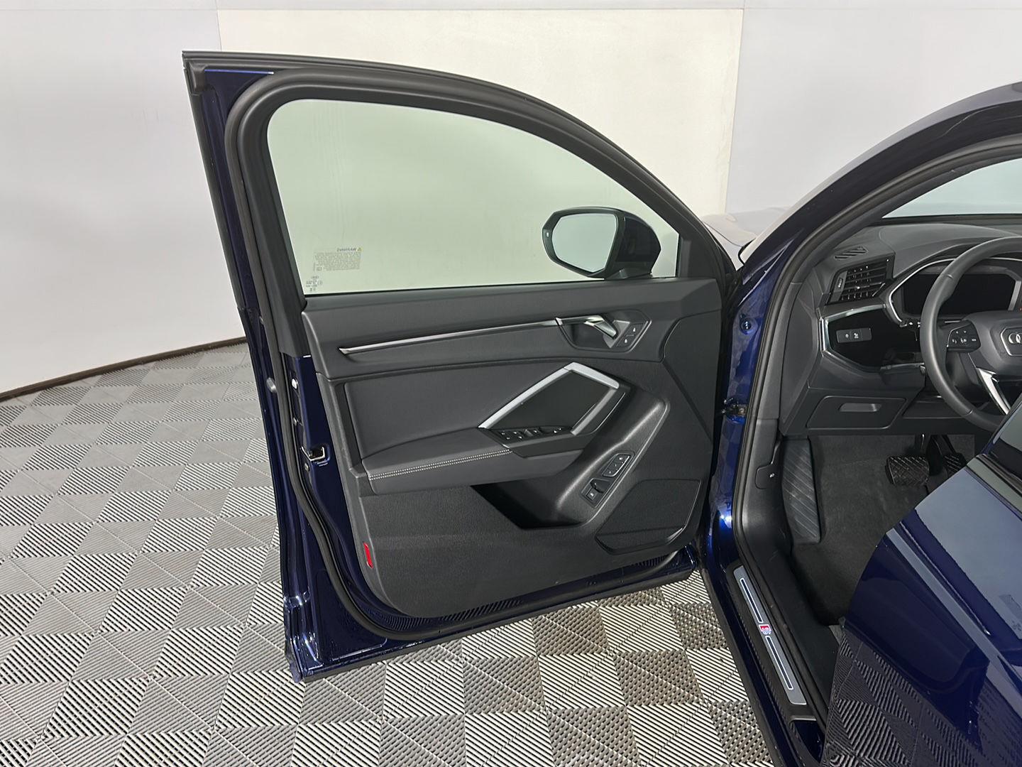 New 2025 Navarra Blue Metallic Audi S line Premium image 18