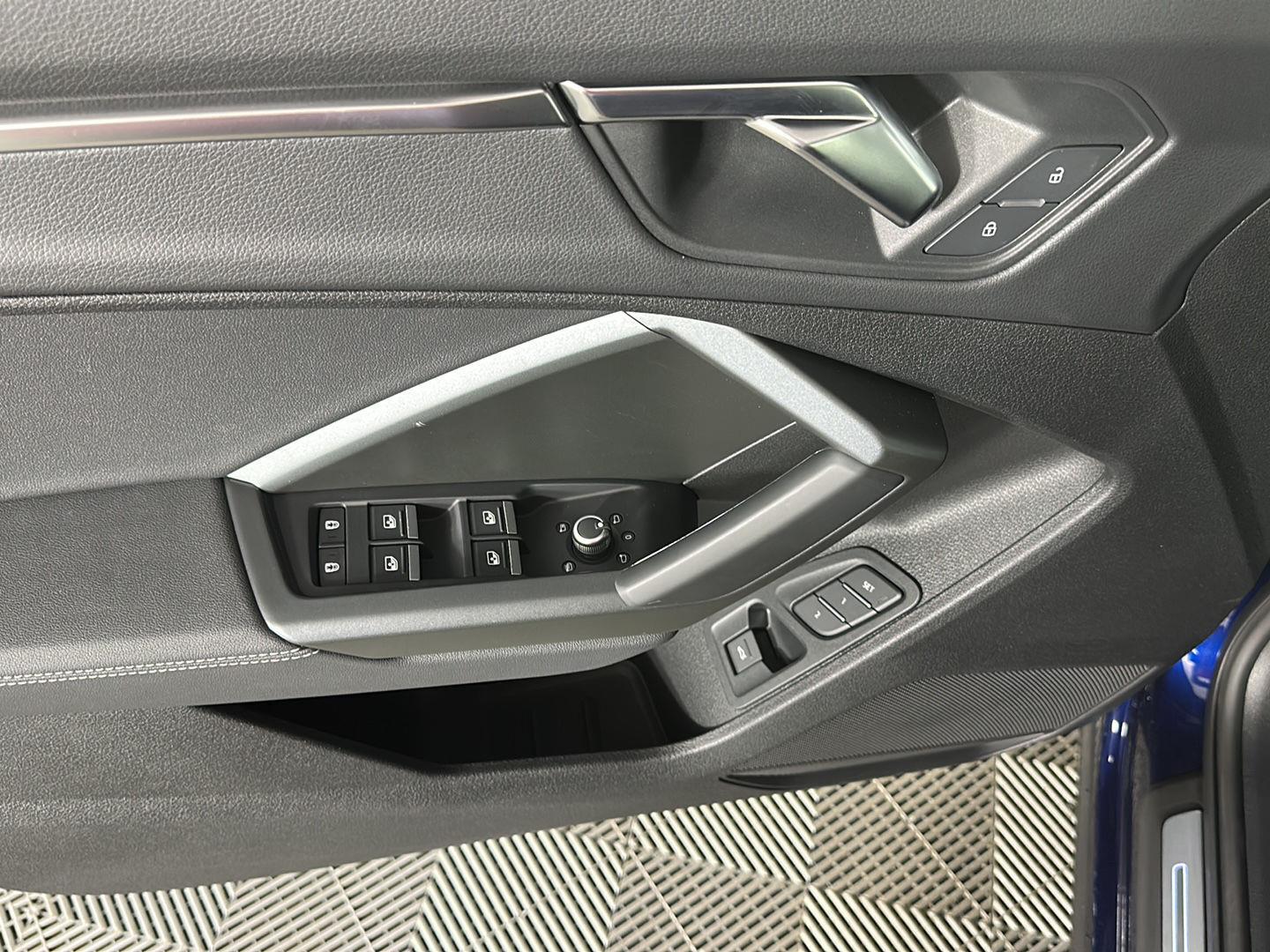 New 2025 Navarra Blue Metallic Audi S line Premium image 19