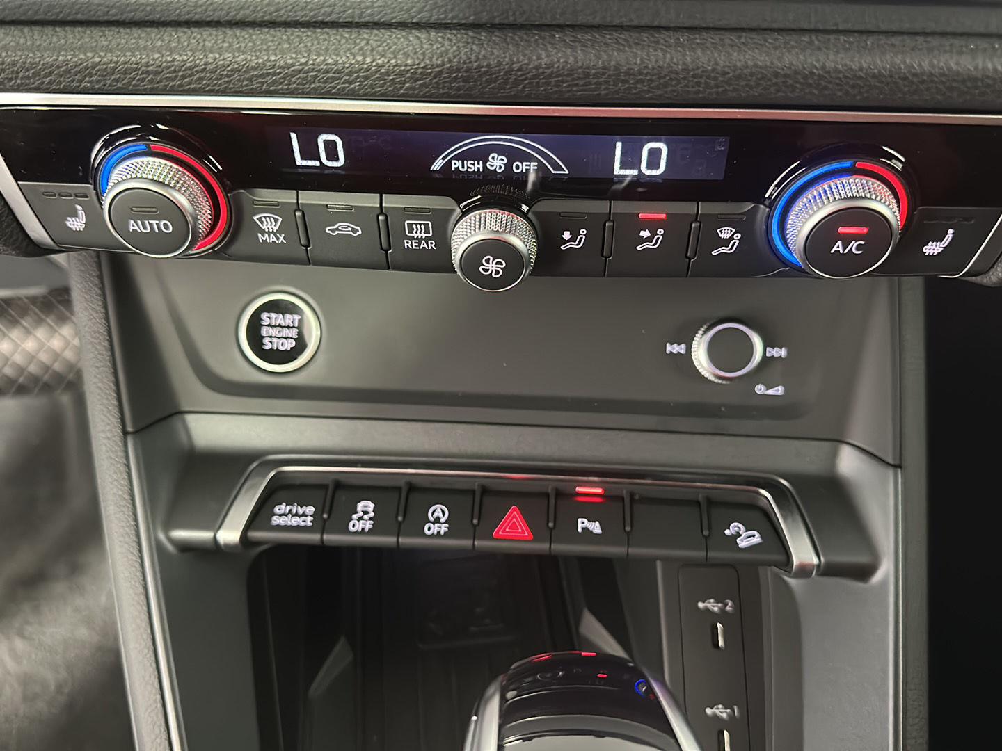 New 2025 Navarra Blue Metallic Audi S line Premium image 34