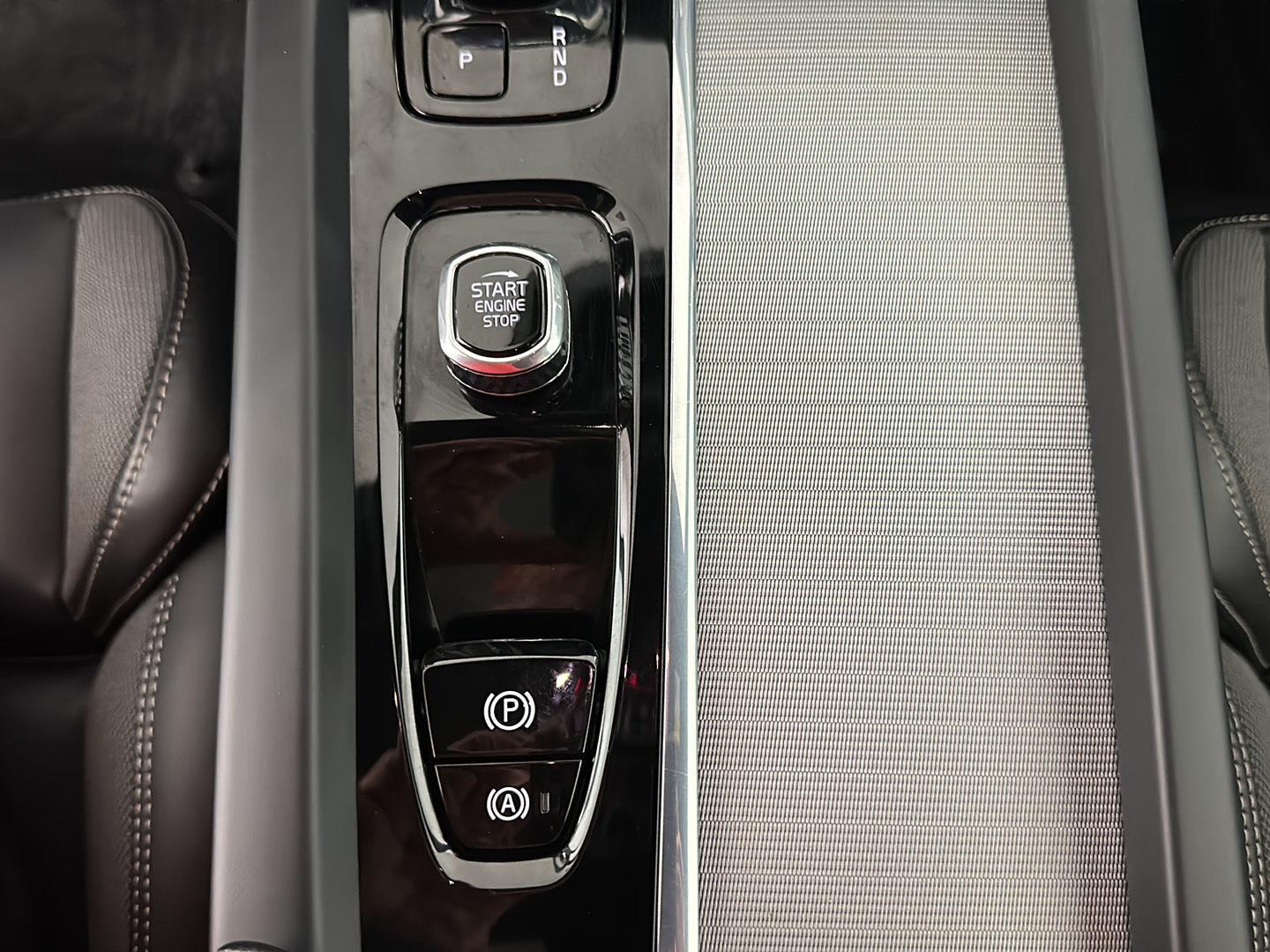 Used 2024 Onyx Black Metallic Volvo Plus Black Edition image 35