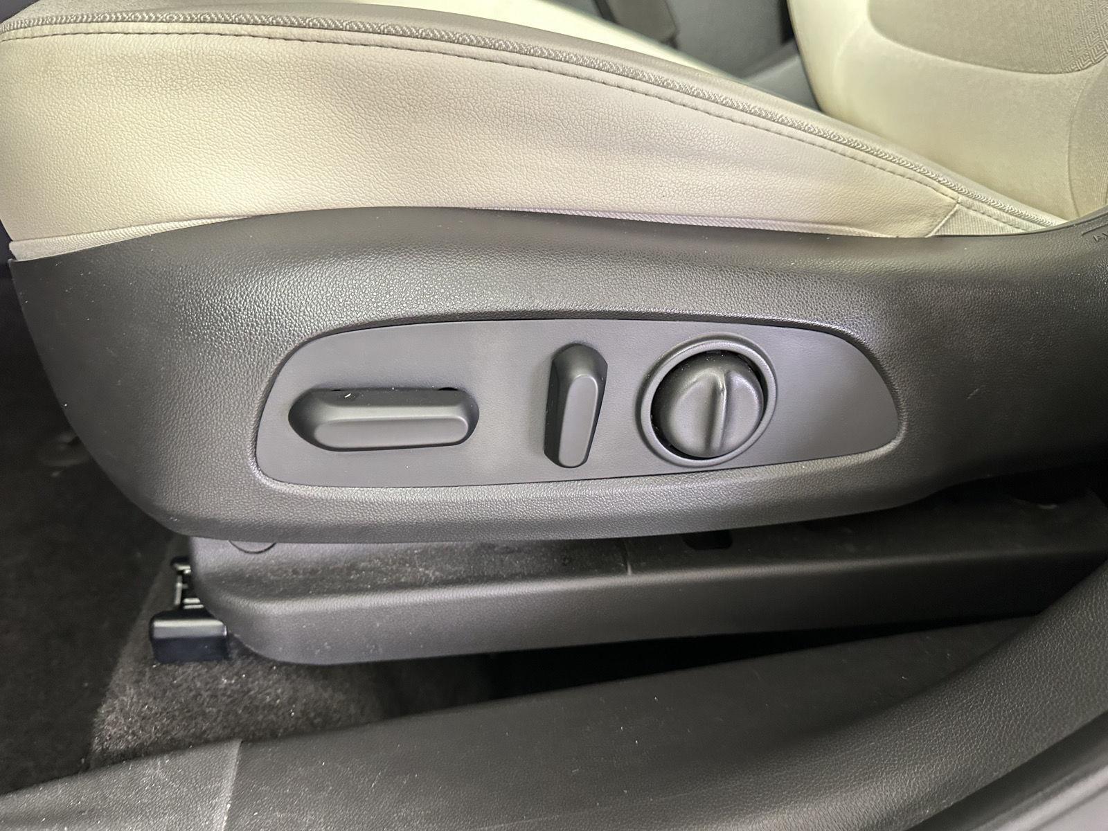 Used 2020 Ebony Twilight Metallic Buick Select image 10