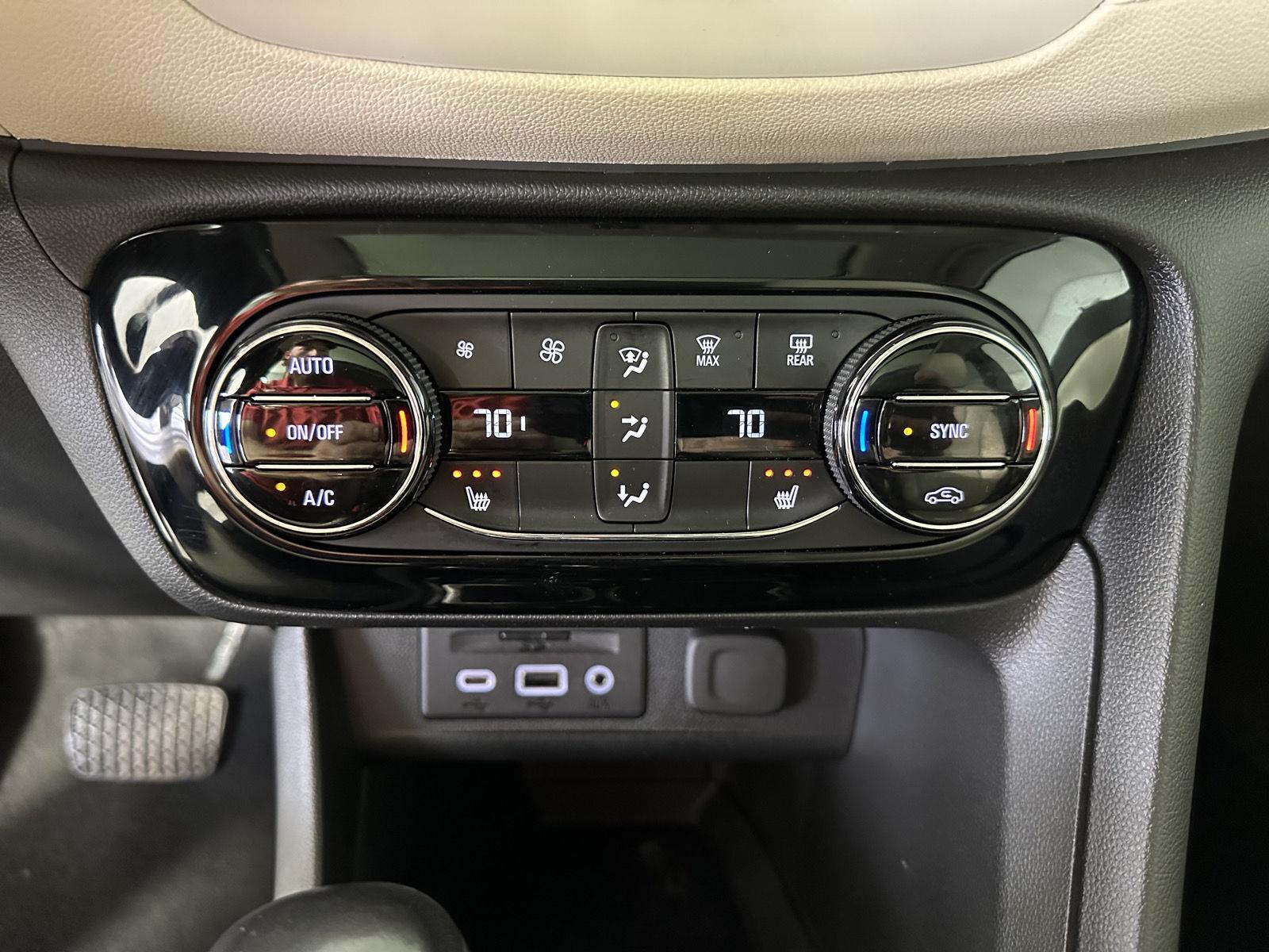 Used 2020 Ebony Twilight Metallic Buick Select image 20