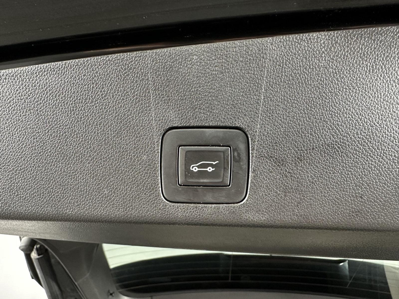 Used 2020 Ebony Twilight Metallic Buick Select image 30