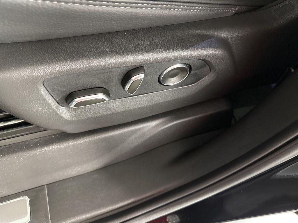 Used 2025 Onyx Black GMC Denali image 26
