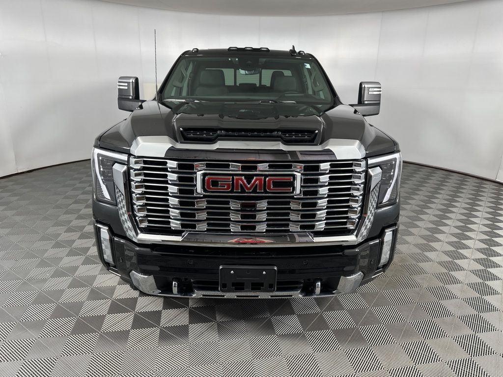 Used 2025 Onyx Black GMC Denali image 3
