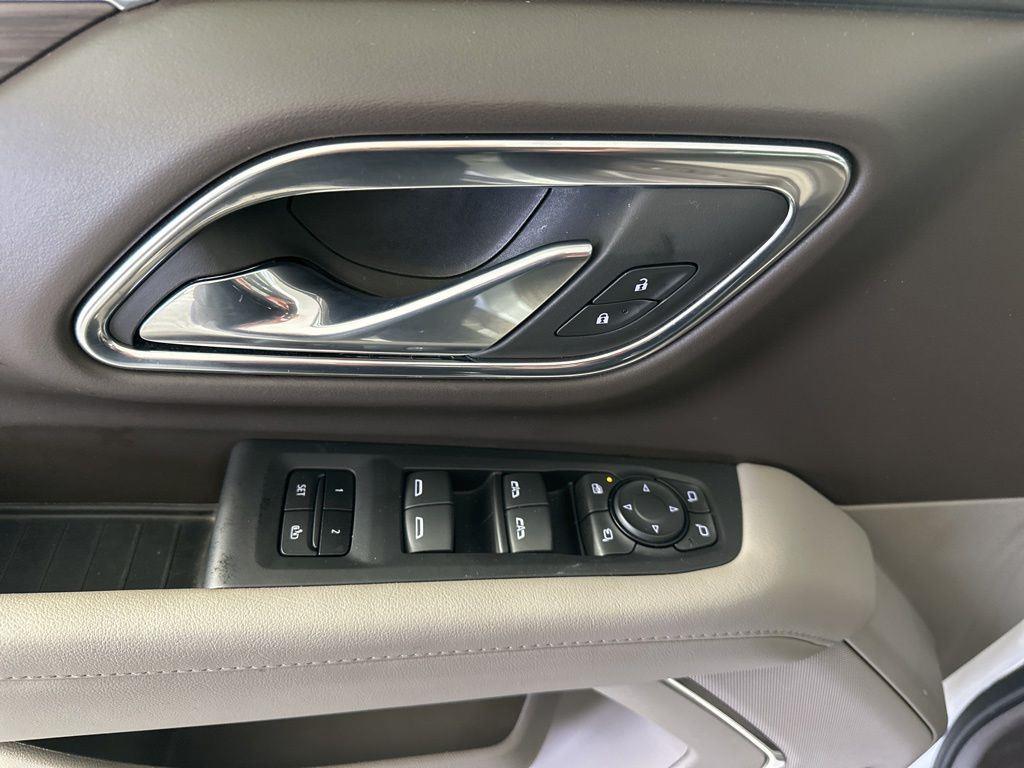 Used 2023 Pearl Chevrolet Z71 image 21