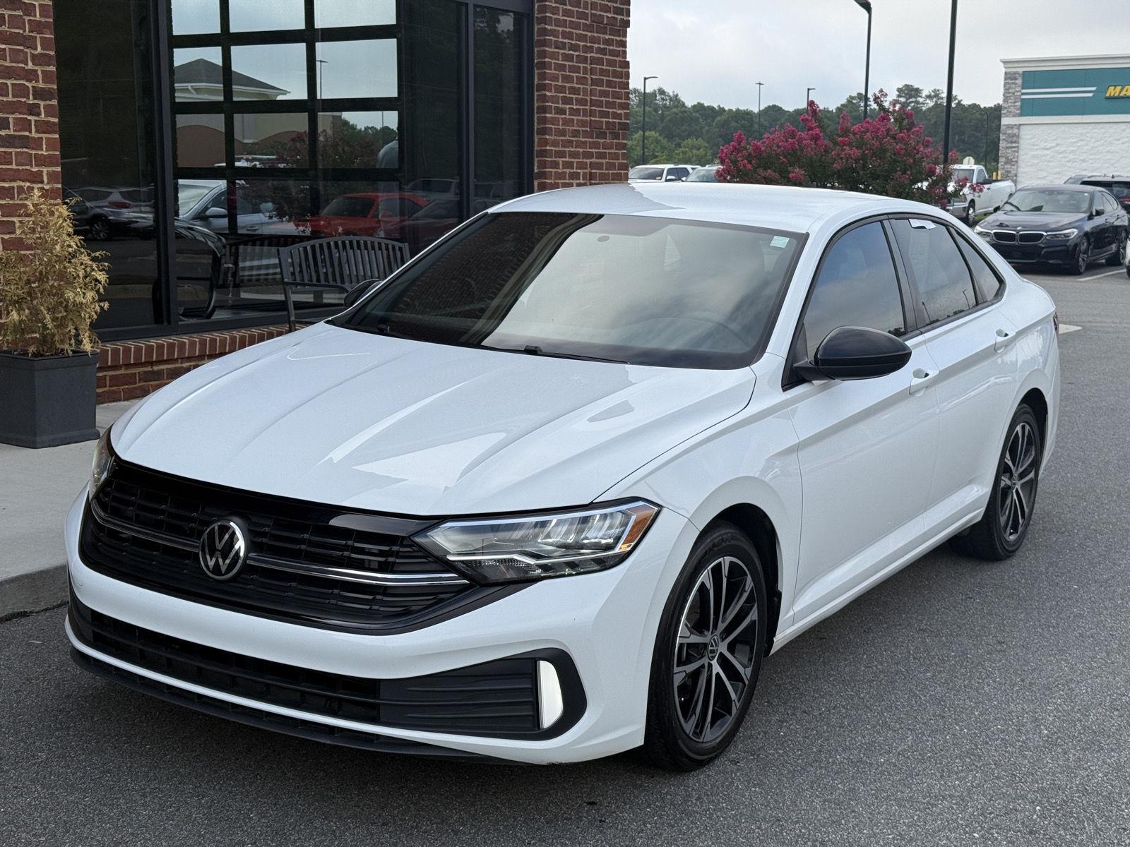 Pure White 2022 Volkswagen Jetta Sedan Front-Wheel Drive Automatic