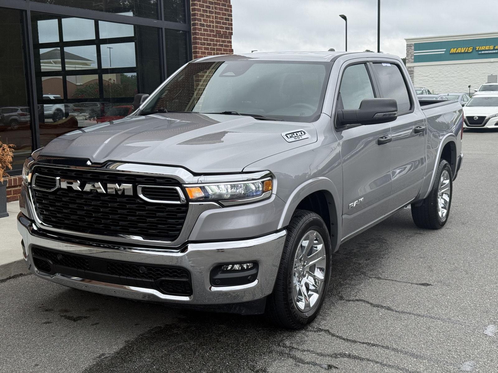 2025 RAM 1500 Plata (Billet Silver Metallic Clearcoat) Camioneta Todo terreno 8 velocidades Automática
