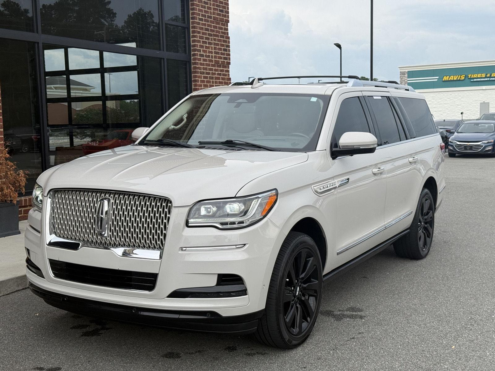 Ceramic Pearl Metallic Tri-Coat 2022 Lincoln Navigator SUV / Crossover 4X2 Automatic