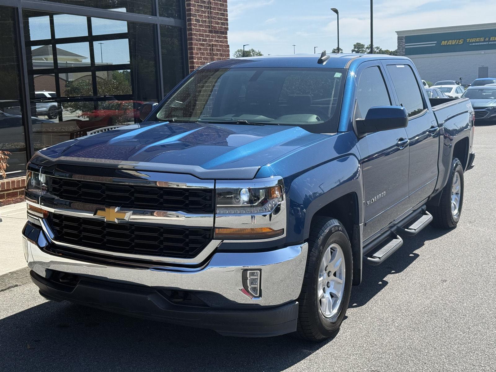 Deep Ocean Blue Metallic 2017 Chevrolet Silverado 1500 Pickup Truck Four-Wheel Drive 6-Speed Automatic