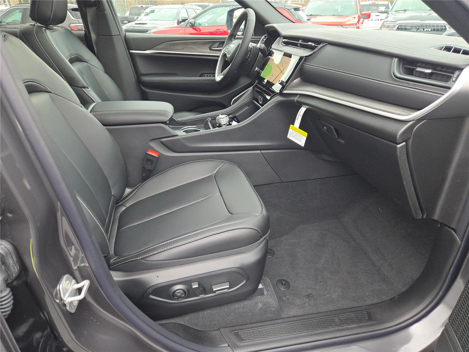 View vehicle photo 7