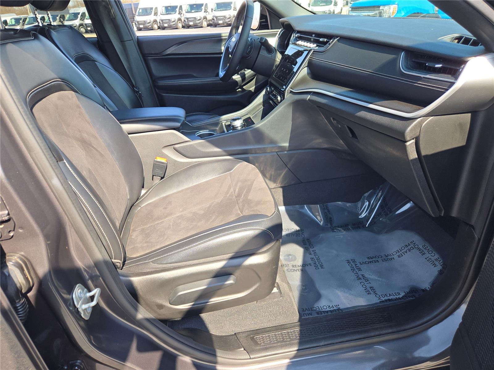 View vehicle photo 7