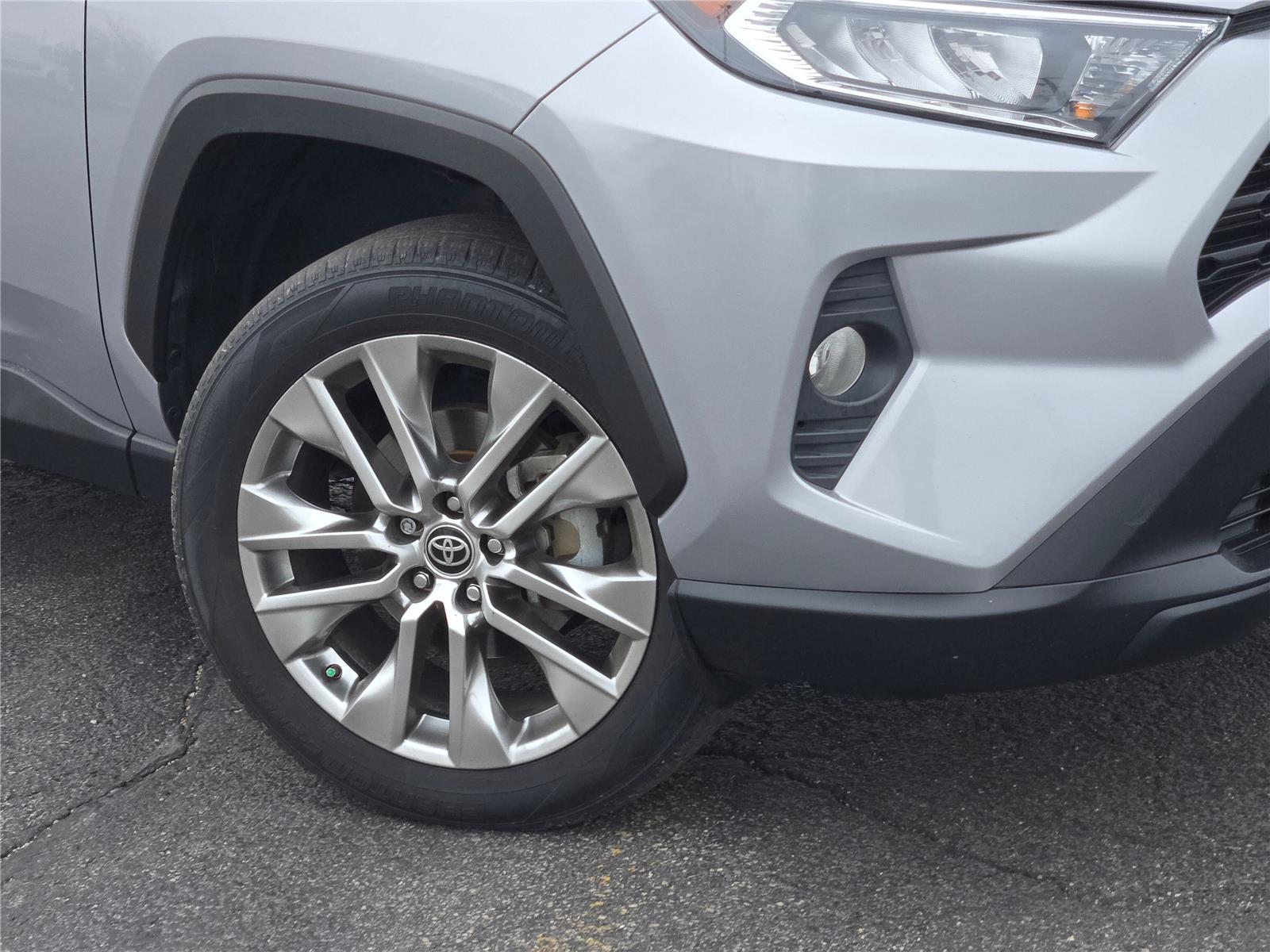 View vehicle photo 3