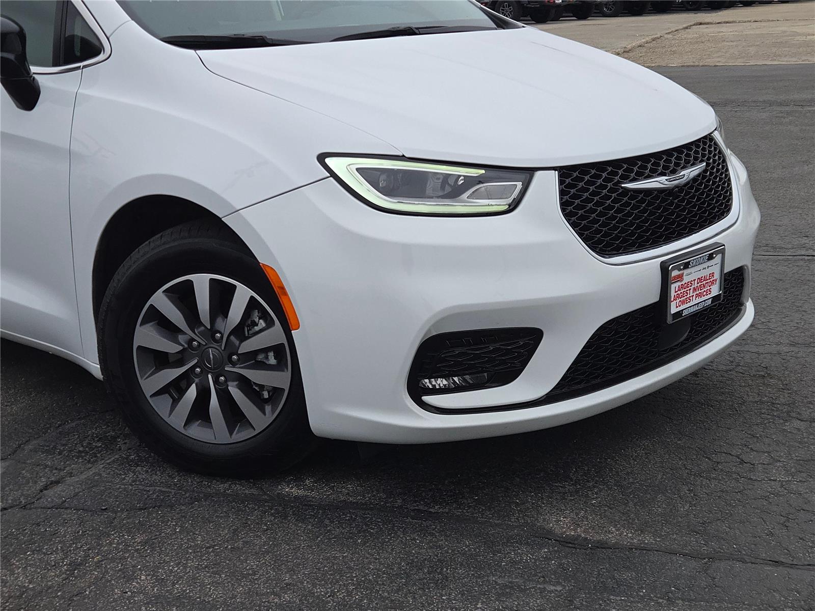 View vehicle photo 2