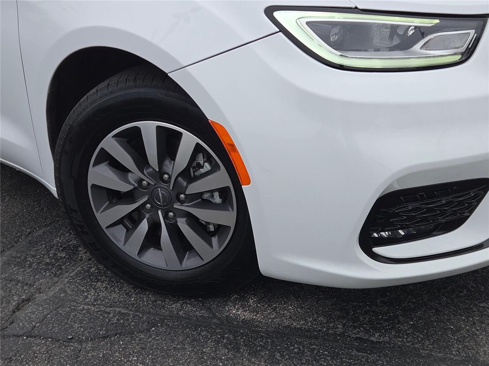 View vehicle photo 3