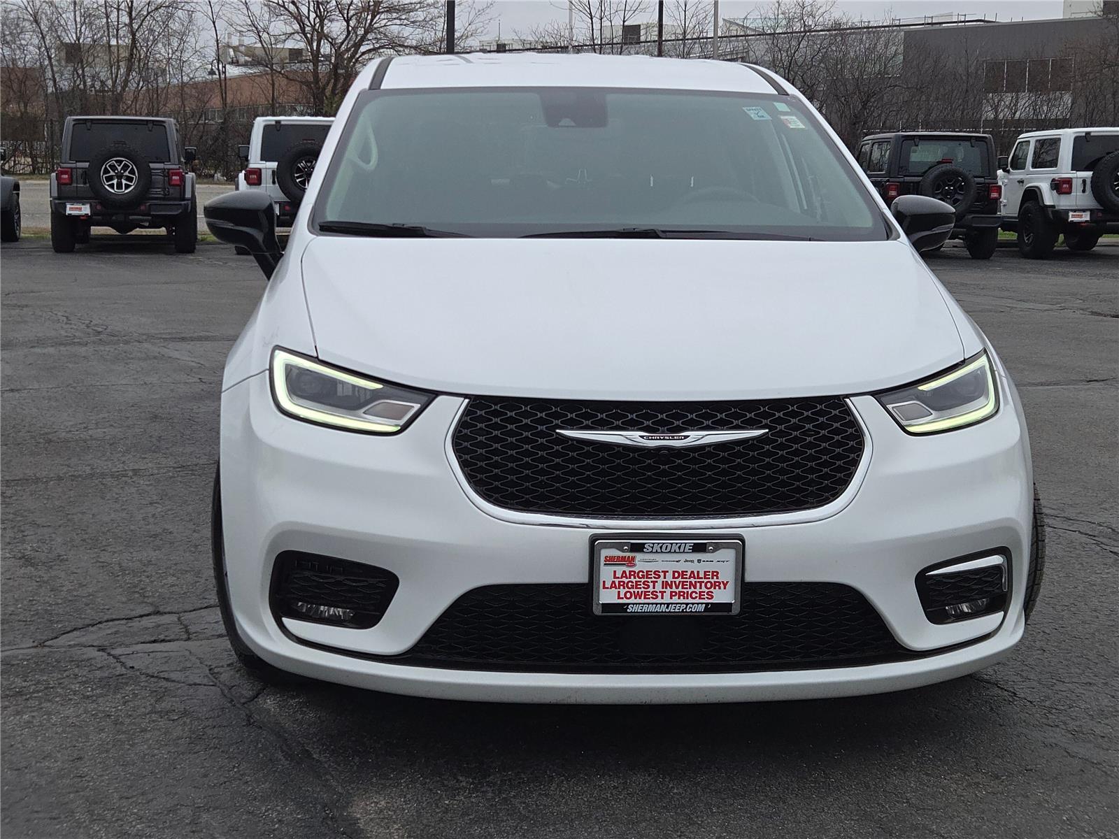 View vehicle photo 4