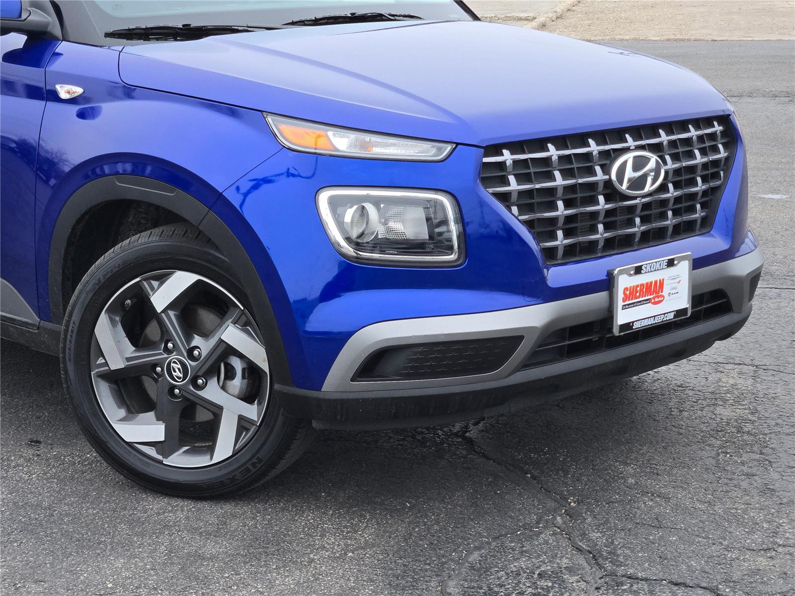 View vehicle photo 2