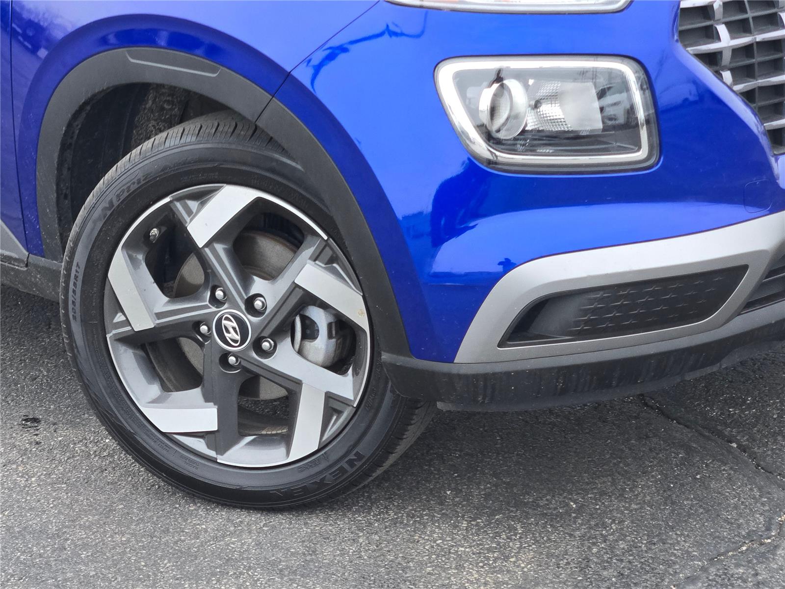 View vehicle photo 3